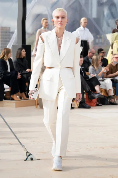 Look 30